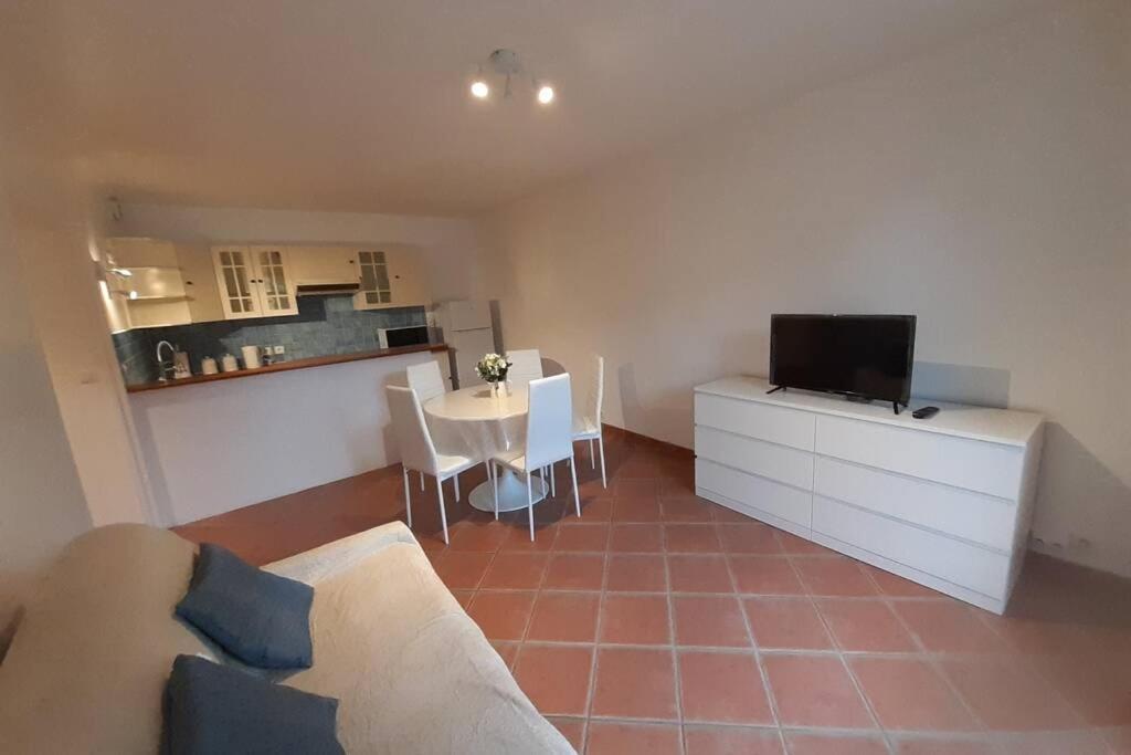 La Belle Ortine Apartment Esbly Екстериор снимка